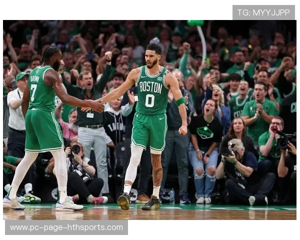 塔图姆三分点位全命中,训练馆响起掌声